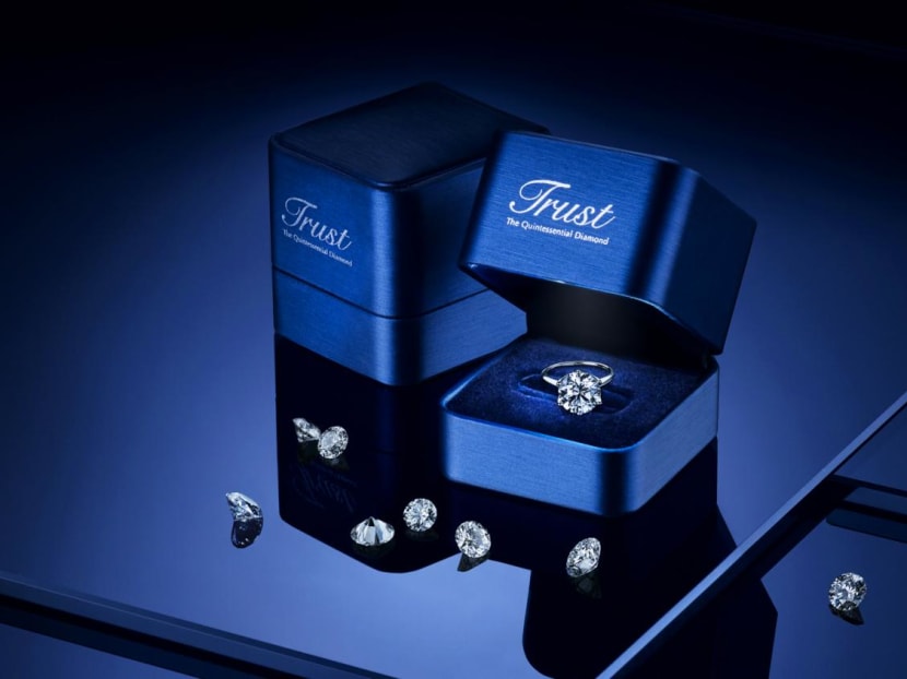 Poh kim store jewellery engagement ring